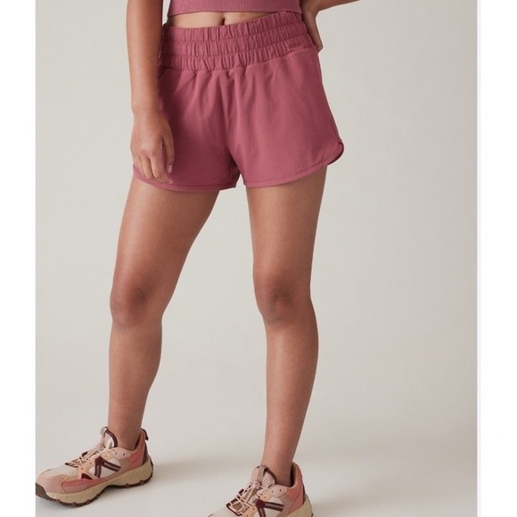 Athleta Girls Pink Run Free 2.5" Shorts size Medium 8/10 Athletic Sporty MINT - Picture 1 of 9